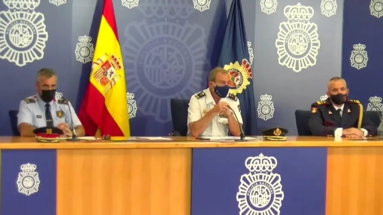 Rueda de prensa de la operaci&oacute;n contra mafia albanesa dedicada a la marihuana de Ram&oacute;n Chac&oacute;n, jefe de Investigaci&oacute;n Criminal de Mossos; Rafael P&eacute;rez, comisario de Polic&iacute;a Judicial, y Ardi Veliu, director de la Polic&iacute;a de Albania