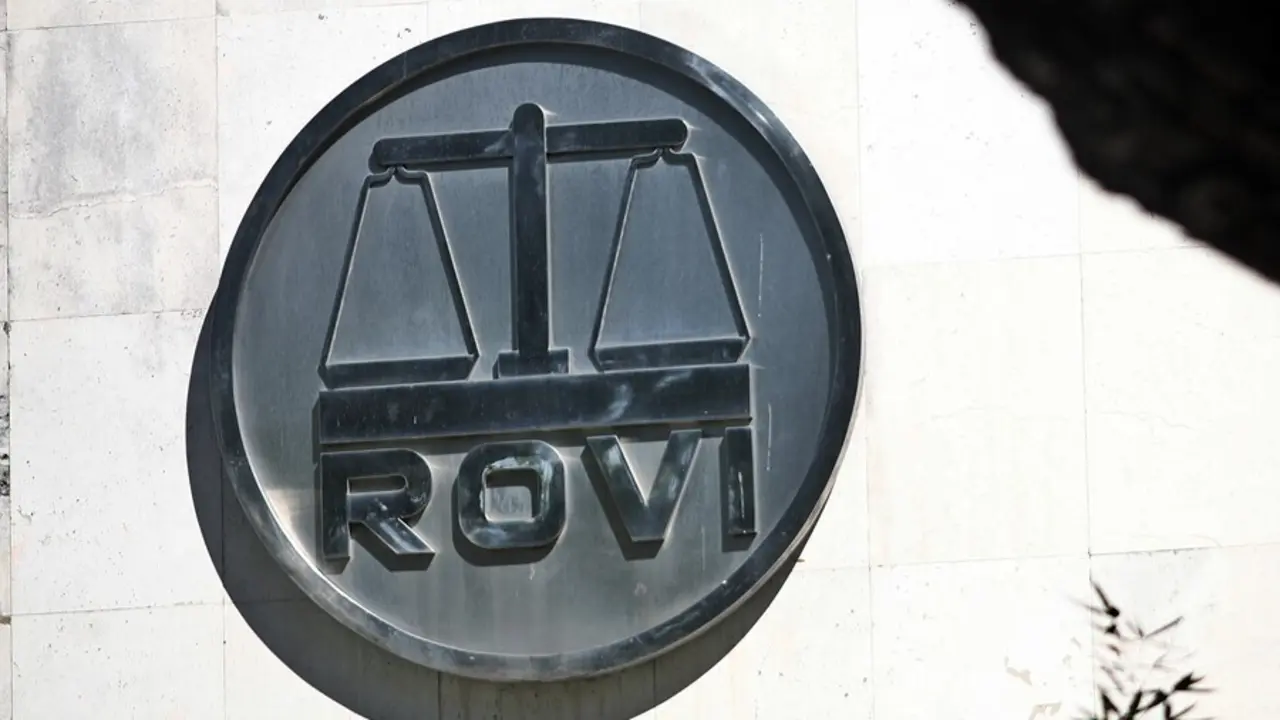 Archivo - Logo de los Laboratorios Farmac&eacute;uticos Rovi en sus oficinas en Madrid
