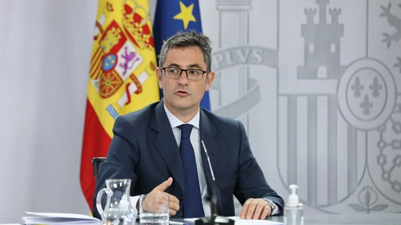 El ministro de la Presidencia, Relaciones con las Cortes y Memoria Democr&aacute;tica; F&eacute;lix Bola&ntilde;os, interviene en una rueda de prensa posterior al Consejo de Ministros, a 31 de agosto de 2021, en Madrid, (Espa&ntilde;a)