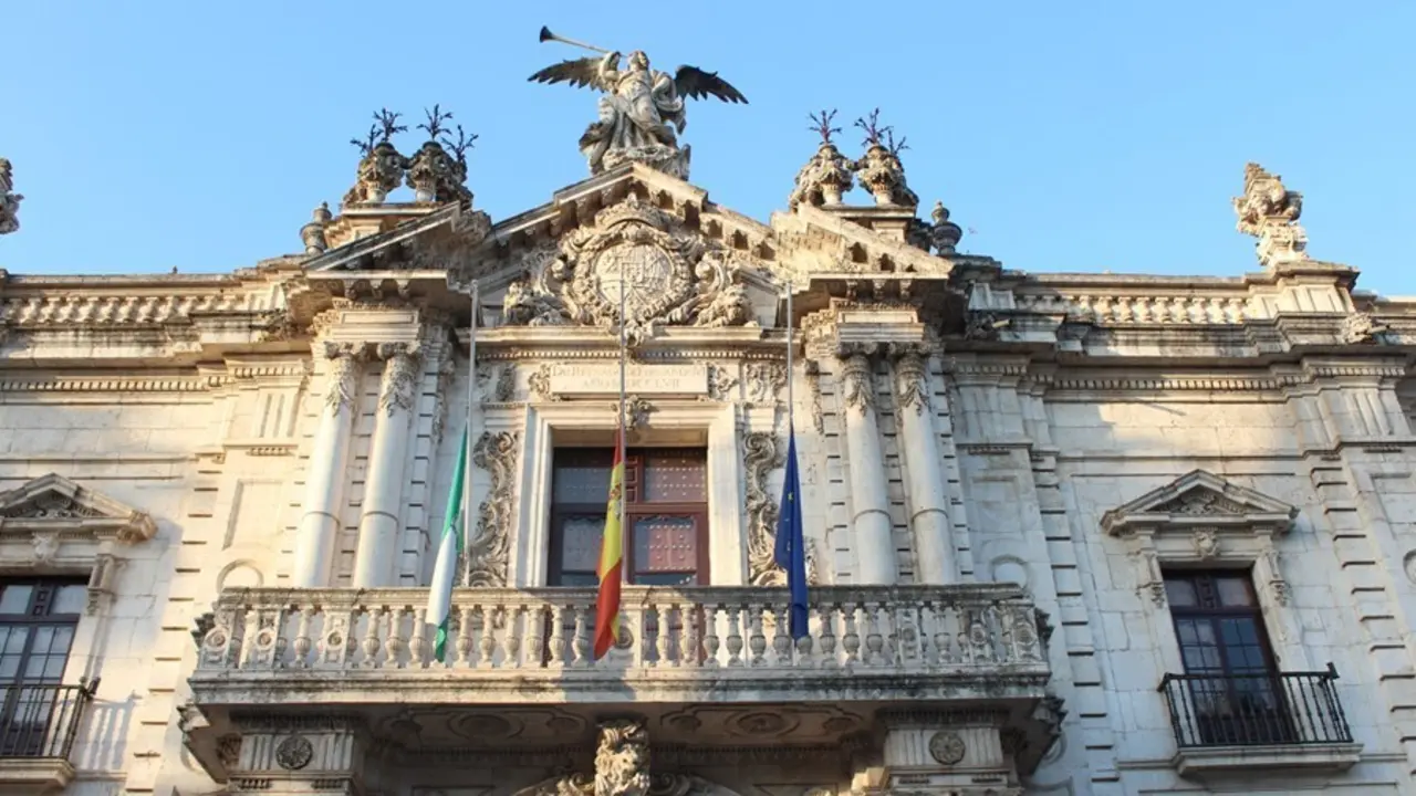 Archivo - Fachada principal de la Universidad de Sevilla