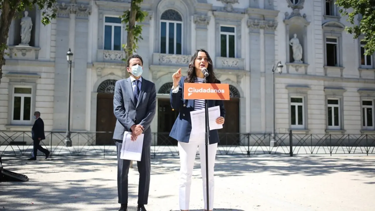 Archivo - La presidenta de Ciudadanos, In&eacute;s Arrimadas, y el vicesecretario general y portavoz de la Ejecutiva del partido, Edmundo Bal.
