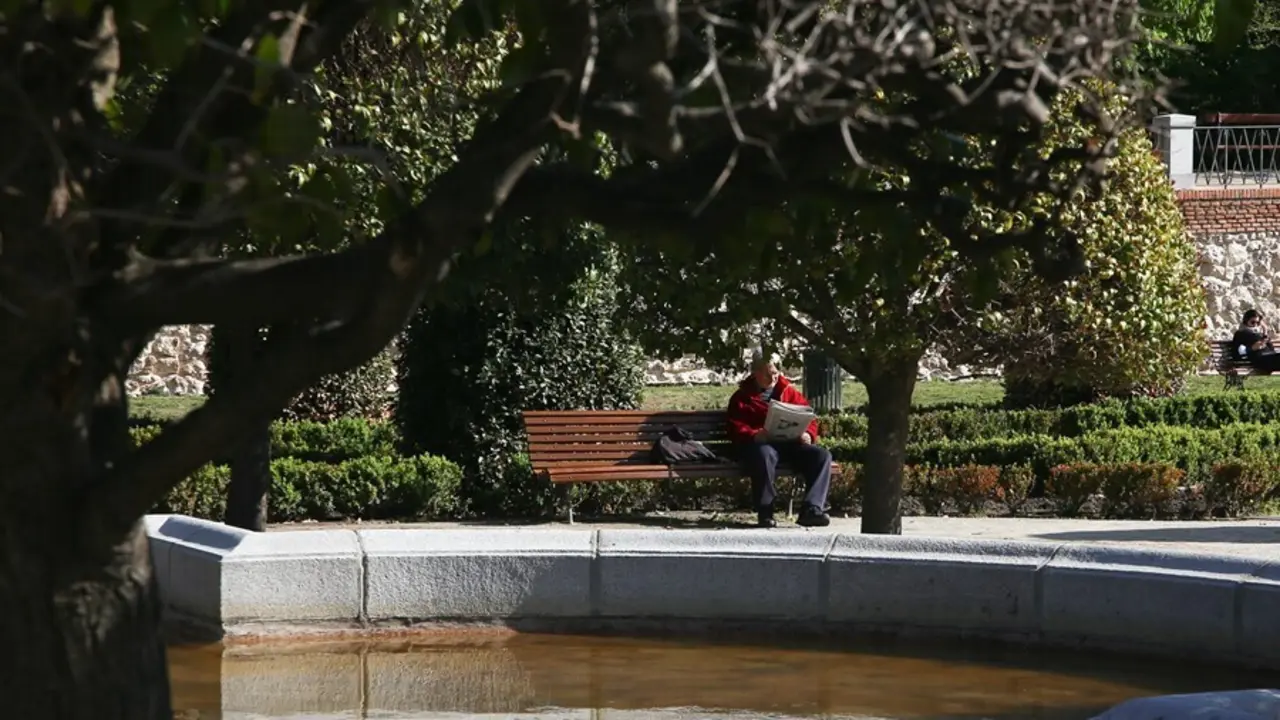 Archivo - El Parque de El Retiro, en Madrid (Espa&ntilde;a), a 31 de marzo de 2021. Esta semana Parque del Retiro ha reabierto todas sus &aacute;reas al completo, con un horario desde las 06.00 hasta las 22.00 horas, despu&eacute;s de haber sido restaurado tras el paso de la 
