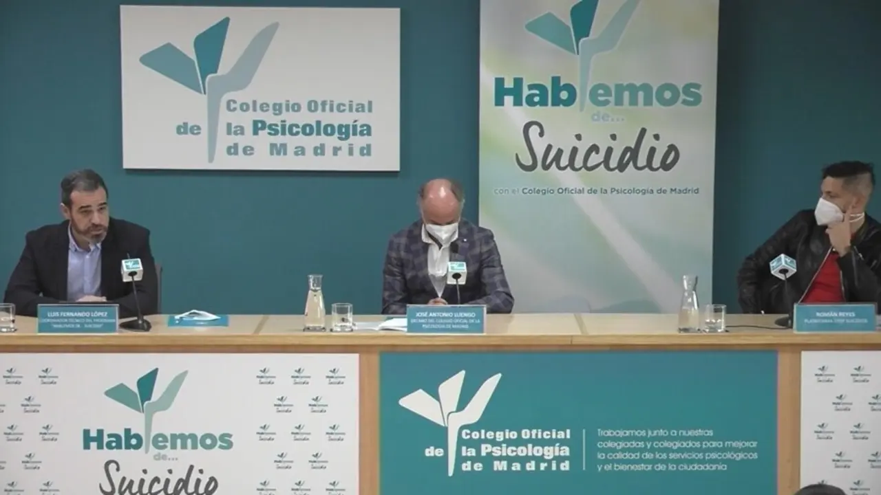 Luis Fernando L&oacute;pez, Coordinador T&eacute;cnico del programa 'Hablemos de... Suicidio', Jos&eacute; Antonio Luengo, Decano del Colegio Oficial de la Psicolog&iacute;a de Madrid, y Rom&aacute;n Reyes, en representaci&oacute;n de la Plataforma Stop Suicidios.