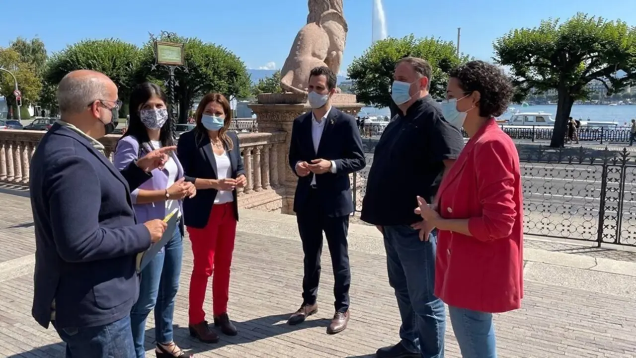 Los dirigentes de ERC Oriol Llad&oacute;, Marta Vilalta, la consellera de Presidencia, Laura Vilagr&agrave;, el conseller de Empresa y Trabajo, Roger Torrent, Oriol Junqueras y Marta Rovira en un encuentro en Ginebra (Suiza).