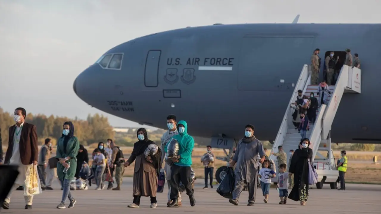 Refugiados afganos llegan a la Base Naval de Rota donde ser&aacute;n atendidos por EEUU. A 31 de agosto de 2021, en Rota (C&aacute;diz, Andaluc&iacute;a, Espa&ntilde;a).