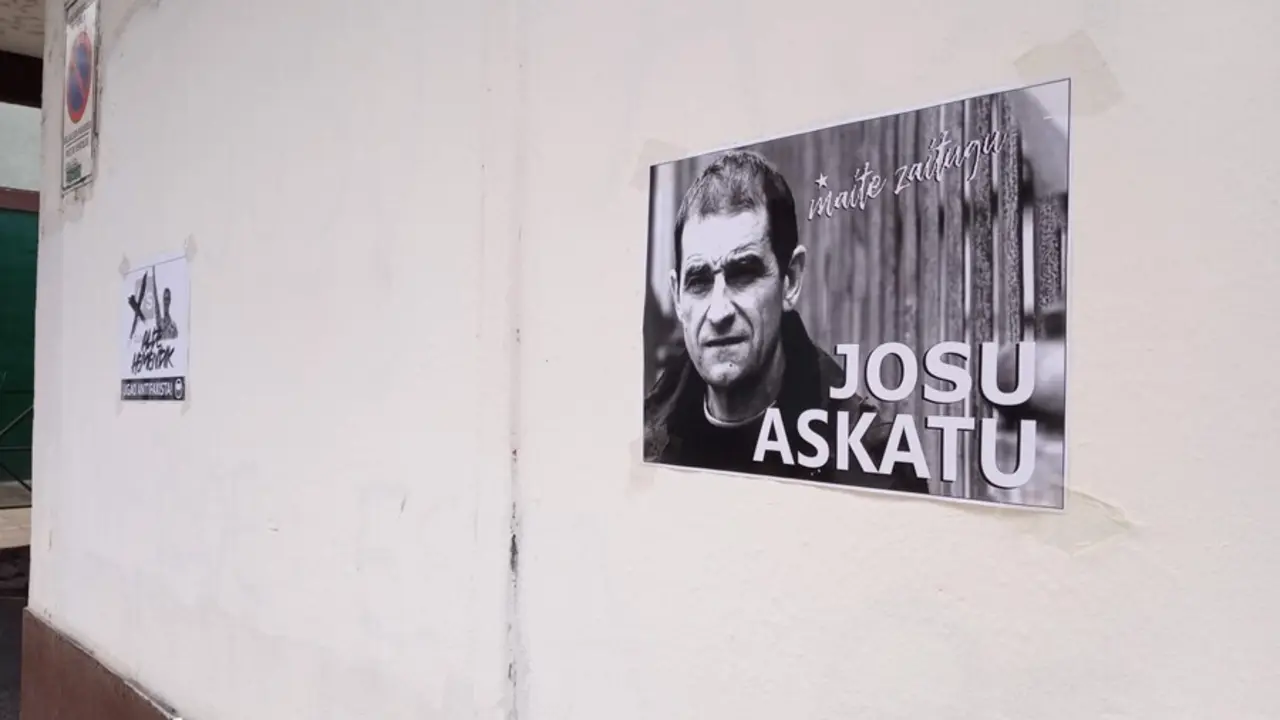 Archivo - Cartel de apoyo al ex jefe de ETA 'Josu Ternera' en su pueblo natal, Ugao-Miraballes (Vizcaya)