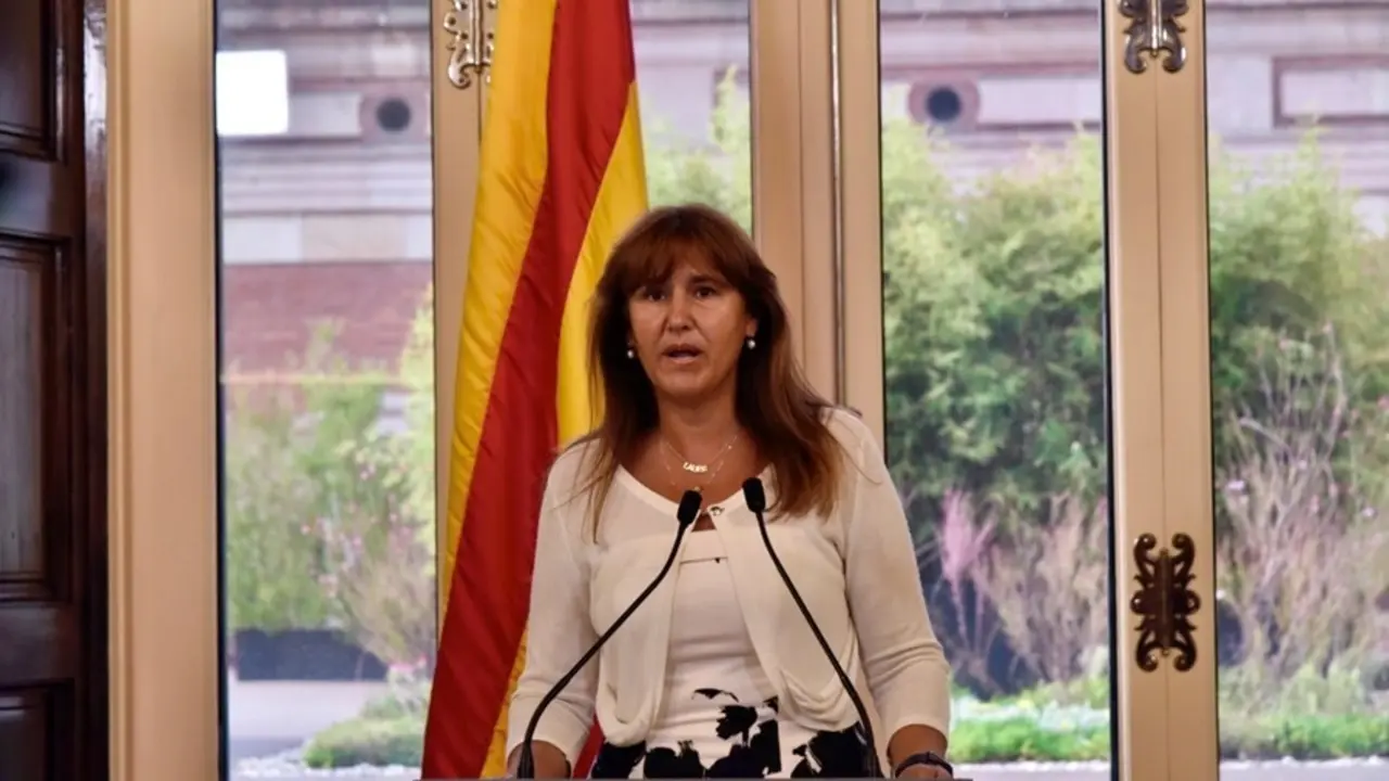 La presidenta del Parlament, Laura Borr&agrave;s, en una comparecencia para anunciar la concesi&oacute;n de la Medalla de Honor de la instituci&oacute;n