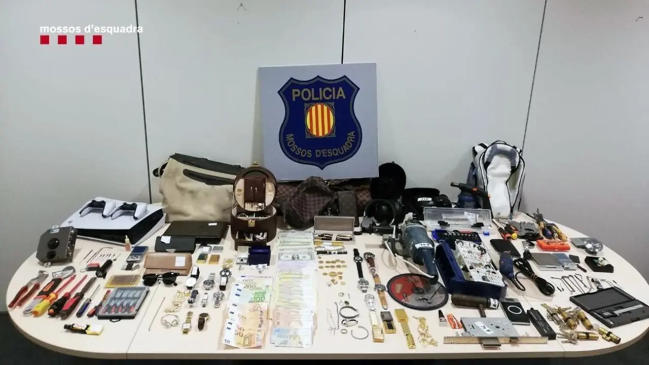 Objetos requisados por los Mossos d'Esquadra.