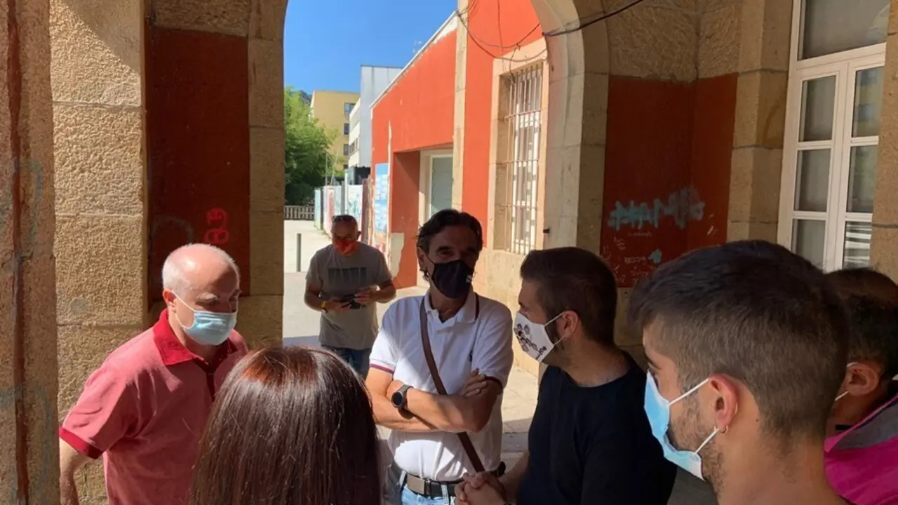El marinero gallego retenido en Yemen, Pablo Costas, llega a su pueblo en Bueu (Pontevedra)