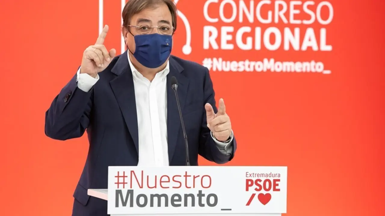 Imagen de archivo del l&iacute;der del PSOE en Extremadura, Guillermo Fern&aacute;ndez Vara, en rueda de prensa