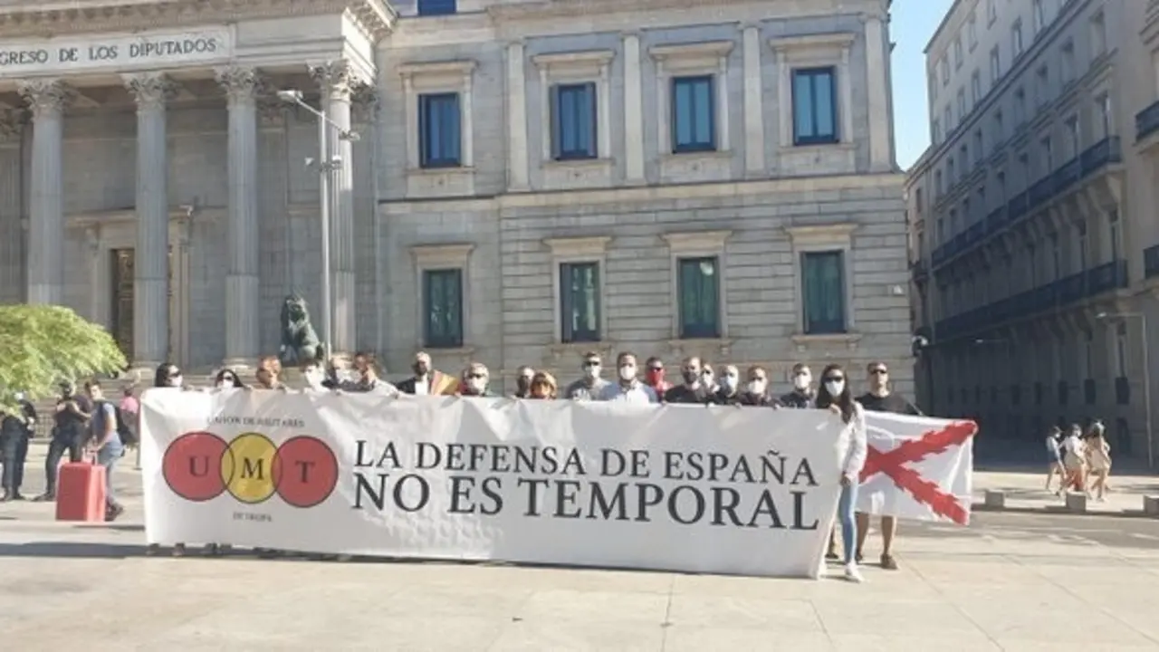 La Uni&oacute;n de Militares de Tropa (UMT) ha convocado este s&aacute;bado una concentraci&oacute;n frente al Congreso de los Diputados para exigir que finalice la temporalidad en las Fuerzas Armadas y la aprobaci&oacute;n de una ley &uacute;nica de la carrera militar.