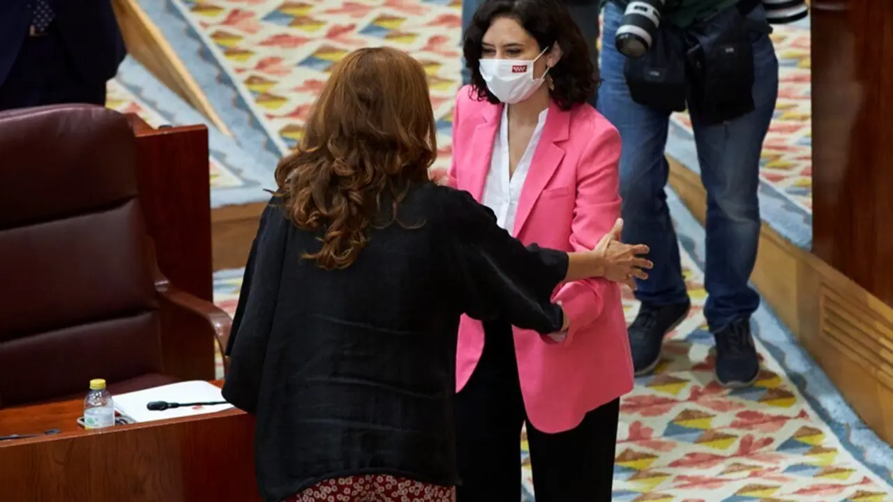 Archivo - La portavoz de M&aacute;s Madrid en la Asamblea, M&oacute;nica Garc&iacute;a, se dirige a la presidenta en funciones de la Comunidad de Madrid, Isabel D&iacute;az Ayuso; durante la segunda sesi&oacute;n del pleno de investidura de Ayuso, a 18 de junio de 2021, en Madrid (Espa&ntilde;a).