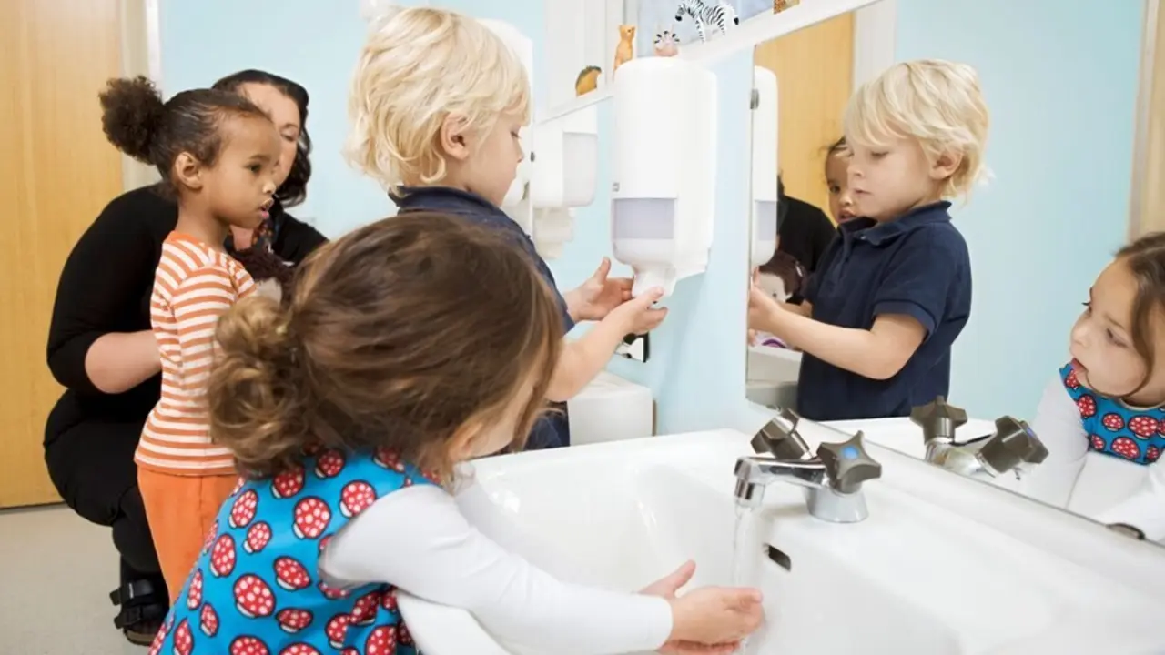 Archivo - Ni&ntilde;os Lav&aacute;ndose, Colegio, Lavabo, Lavar Las Manos