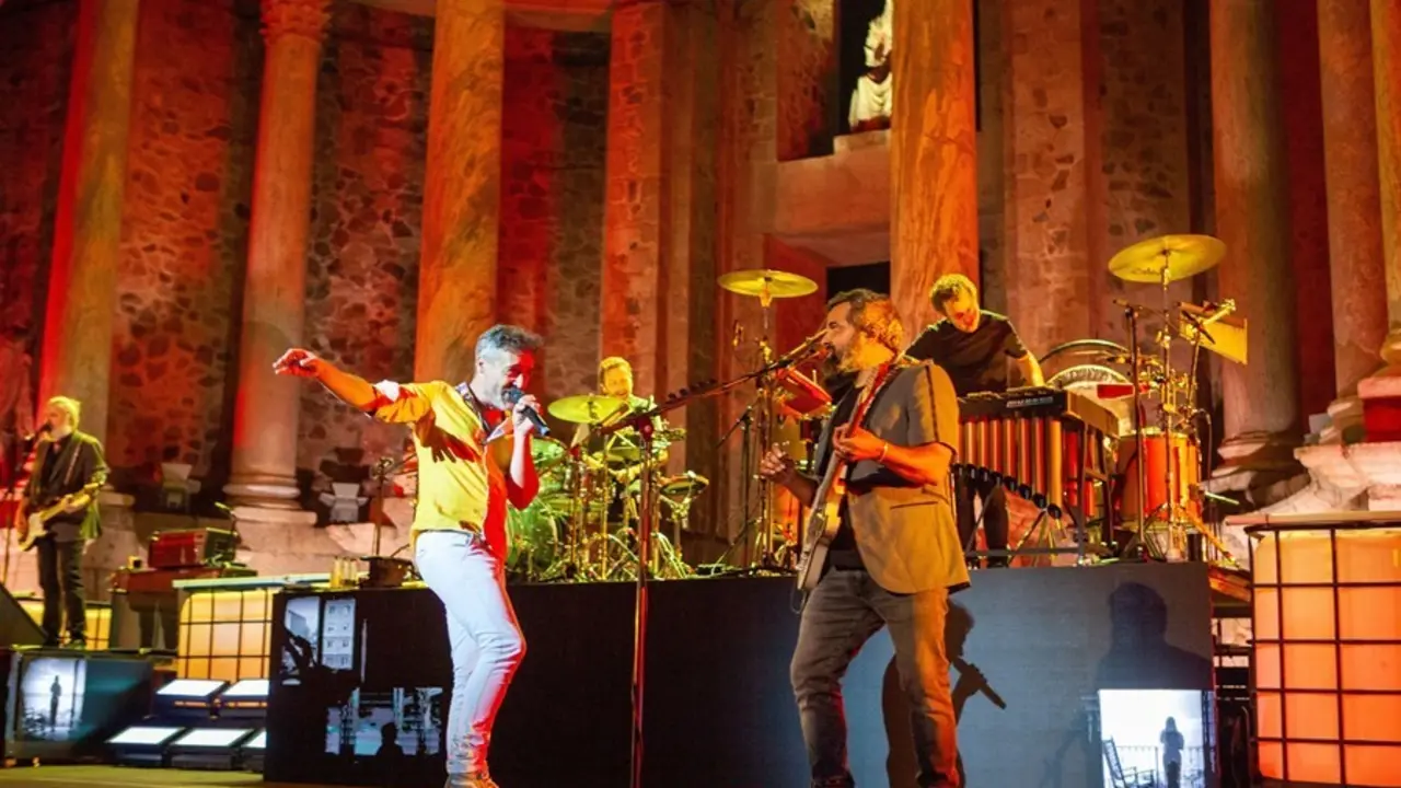 Actuaci&oacute;n de Love of Lesbian en el Stone&Music Festival de M&eacute;rida 2021