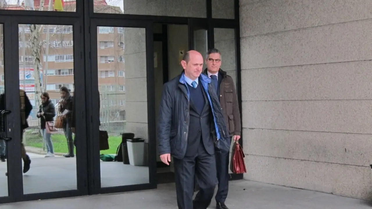 Archivo - El expresidente de la Diputaci&oacute;n Provincial de Pontevedra, Rafael Louz&aacute;n en los juzgados de Vigo citado por la Patos