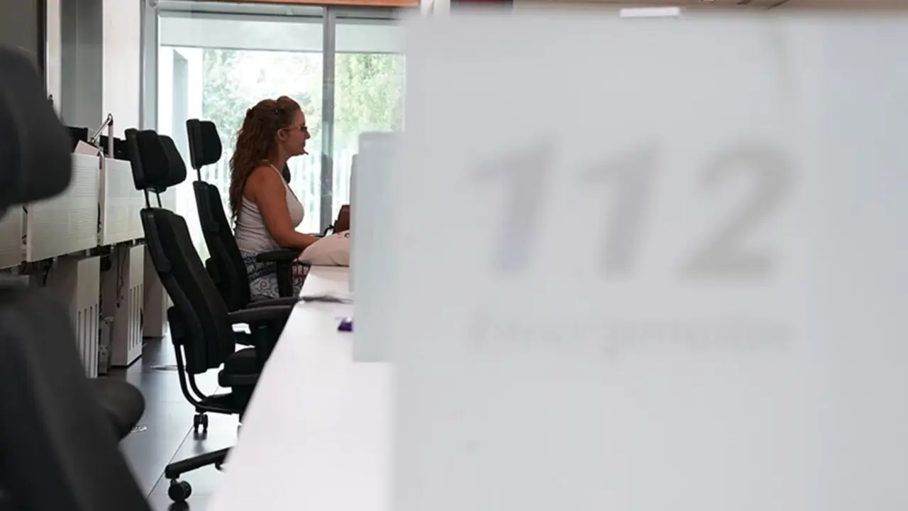 Archivo - Una trabajadora del 112 Andaluc&iacute;a