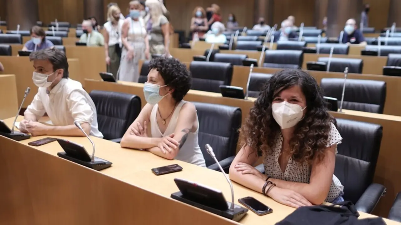 Archivo - (I-D) El presidente del grupo parlamentario de Unidas Podemos en el Congreso, Jaume Asens; la portavoz parlamentaria de Unidas Podemos, Aina Vidal y la portavoz adjunta de Unidas Podemos en el Congreso, Sof&iacute;a Fern&aacute;ndez Casta&ntilde;&oacute;n, asisten a una re