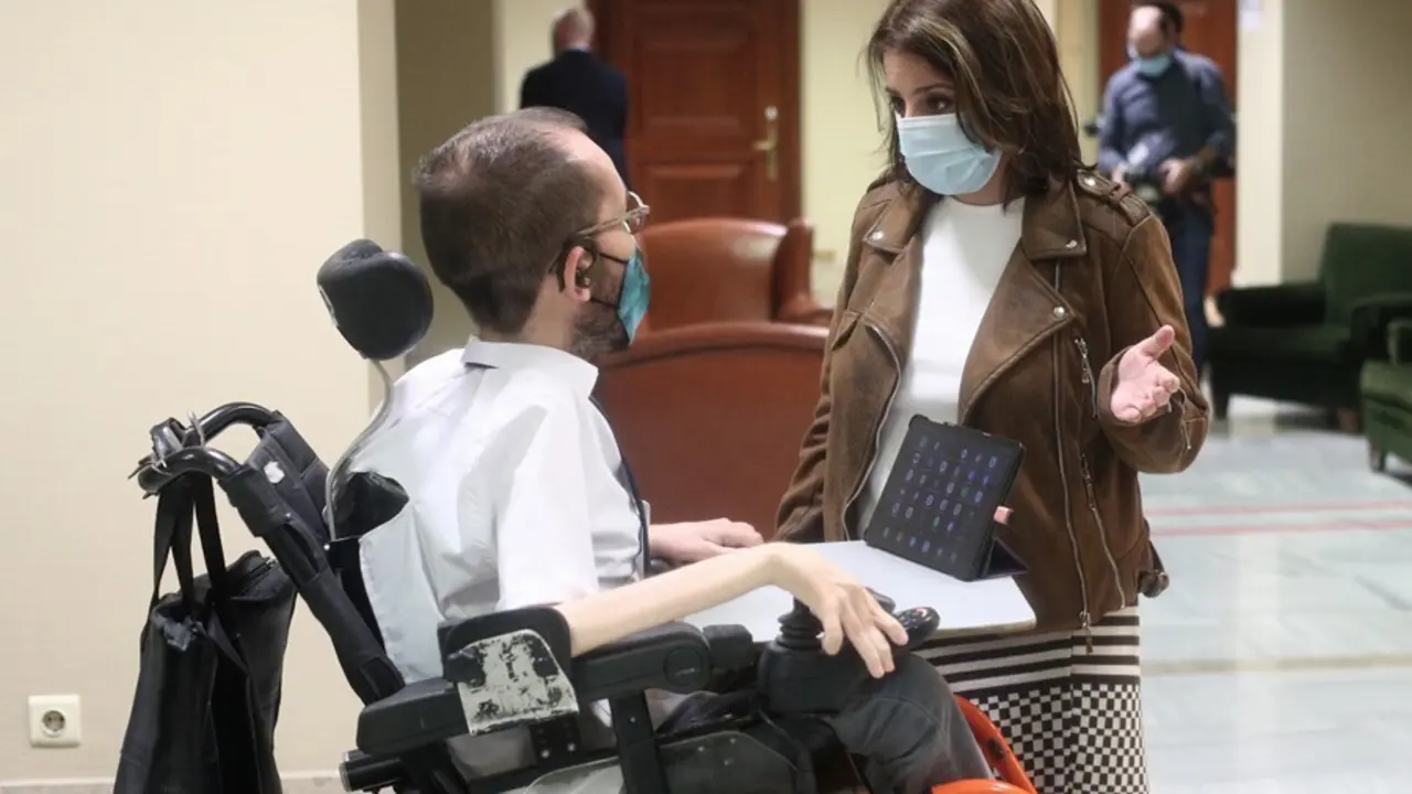Archivo - El portavoz de Unidas Podemos en el Congreso, Pablo Echenique, el 11 de noviembre de 2020 con la entonces portavoz del PSOE, Adriana Lastra