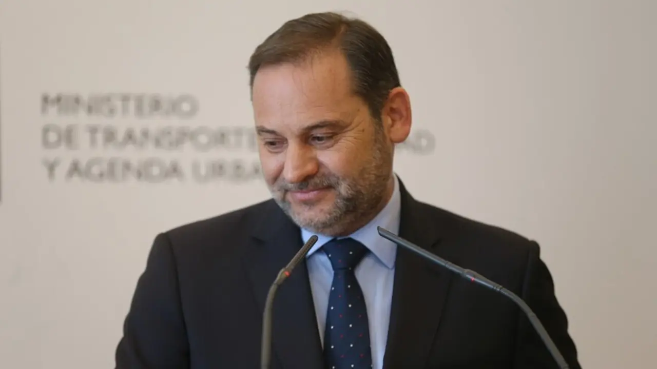Archivo - El exministro de Transportes, Movilidad y Agenda Urbana, Jos&eacute; Luis &Aacute;balos, interviene en el acto de traspaso de la cartera ministerial a la nueva ministra, en la sede ministerial, a 12 de julio de 2021, en Madrid (Espa&ntilde;a)