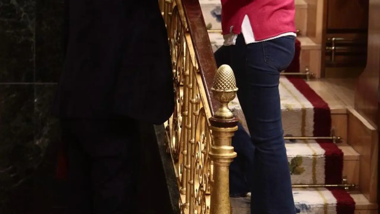 Archivo - El presidente del Gobierno, Pedro S&aacute;nchez, el 17 de marzo con la entonces portavoz socialista, Adriana Lastra, en el Congreso de los Diputados