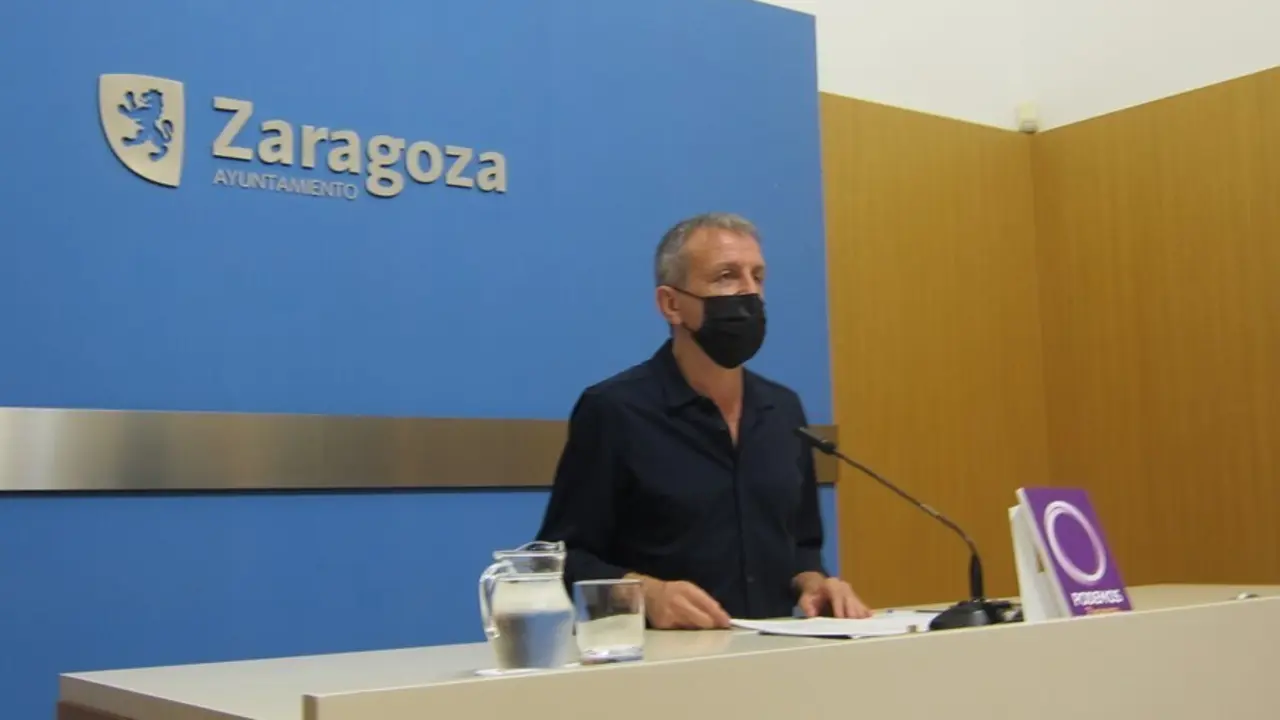 El portavoz del grupo municipal de Podemos en el Ayuntamiento de Zaragoza, Fernando Rivar&eacute;s