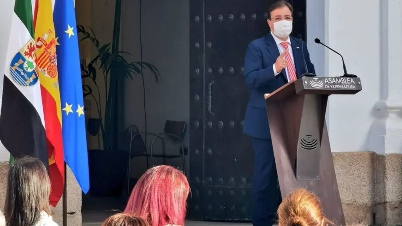El presidente de la Junta de Extremadura, Guillermo Fern&aacute;ndez Vara, en su discurso en el acto institucional en la Asamblea con motivo del D&iacute;a de Extremadura 2021