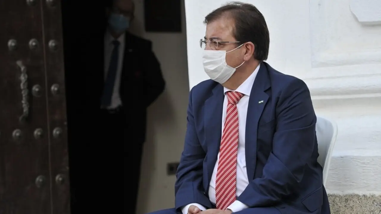 El presidente de la Junta, Guillermo Fern&aacute;ndez Vara, en el acto institucional en la Asamblea con motivo del D&iacute;a de Extremadura 2021