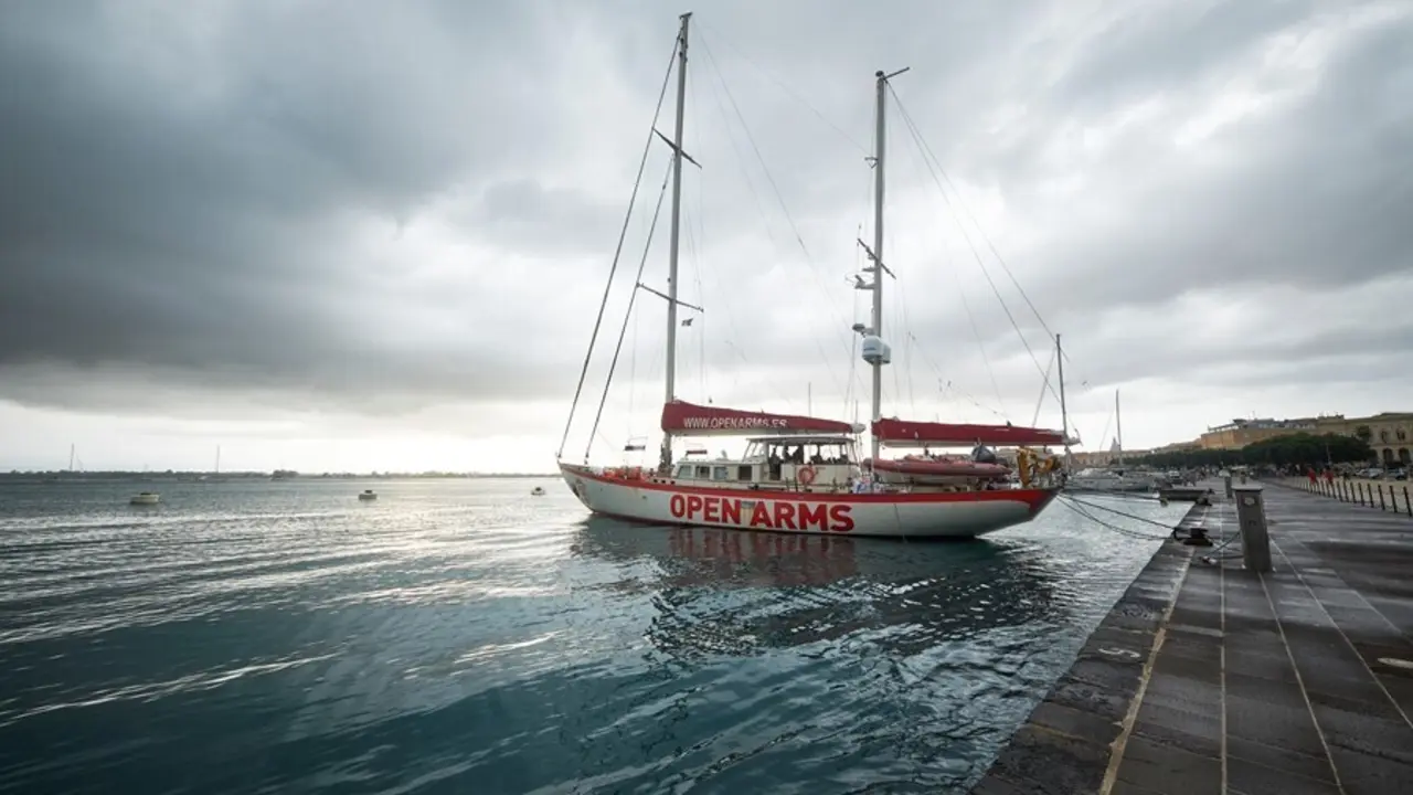 El barco Astral de la ONG Open Arms listo para zapar en la misi&oacute;n 85, a 5 de septiembre de 2021, en Siracusa (Italia). 