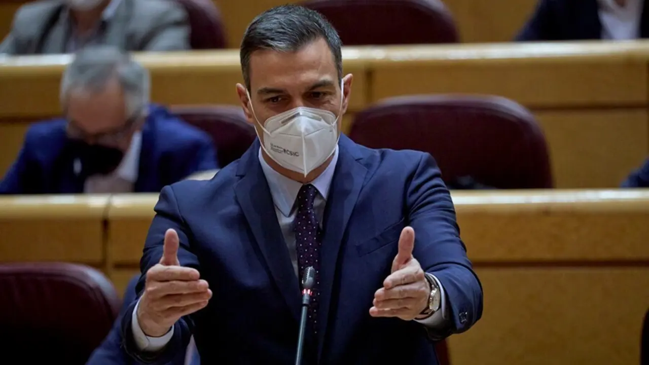 Archivo - El presidente del Gobierno, Pedro S&aacute;nchez, interviene durante una sesi&oacute;n de control al Gobierno en el Senado, a 13 de abril de 2021, en Madrid (Espa&ntilde;a)