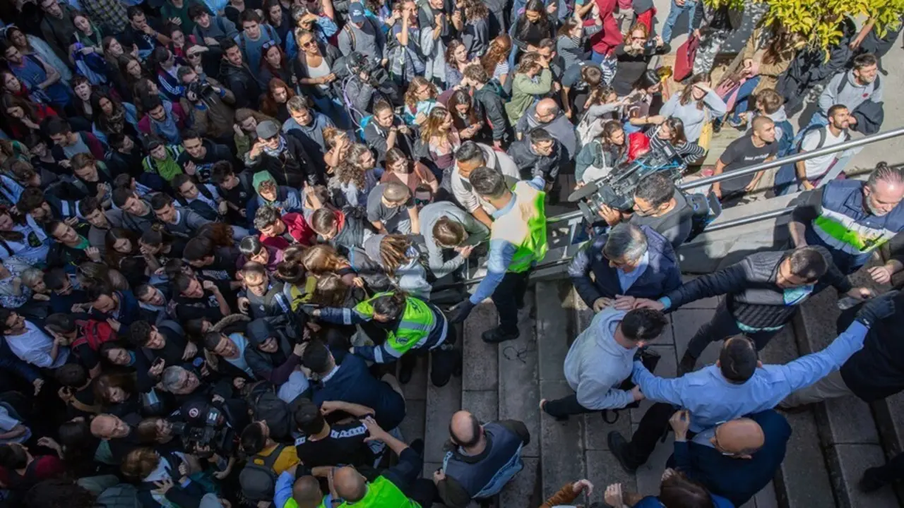 Archivo - Protesta en la Universitat Aut&ograve;noma de Barcelona (UAB) por la presencia de Cayetana &Aacute;lvarez de Toledo (PP), el 11 de abril de 2019