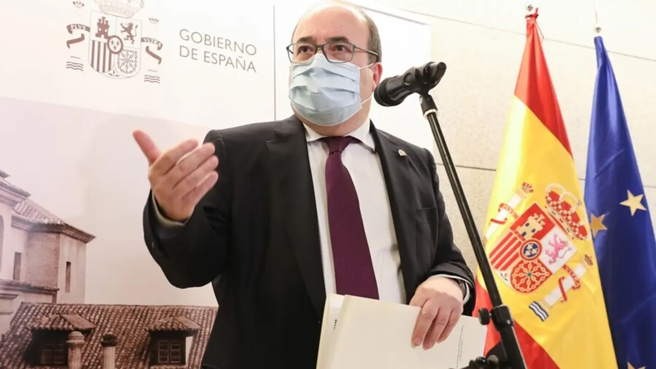 Archivo - El ministro de Cultura y Deporte, Miquel Iceta, ofrece una rueda de prensa tras la XXIX Reuni&oacute;n del Pleno de la Conferencia Sectorial de Cultura, en el Claustro de los Jer&oacute;nimos del Museo Nacional del Prado, a 23 de julio de 2021, en Madrid (Esp