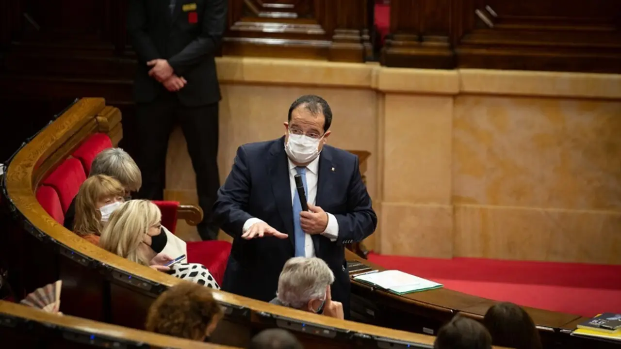 Archivo - El conseller de Interior de la Generalitat, Joan Ignasi Elena, interviene durante una sesi&oacute;n plenaria en el Parlament de Catalunya, a 21 de julio de 2021, en una imagen de archivo