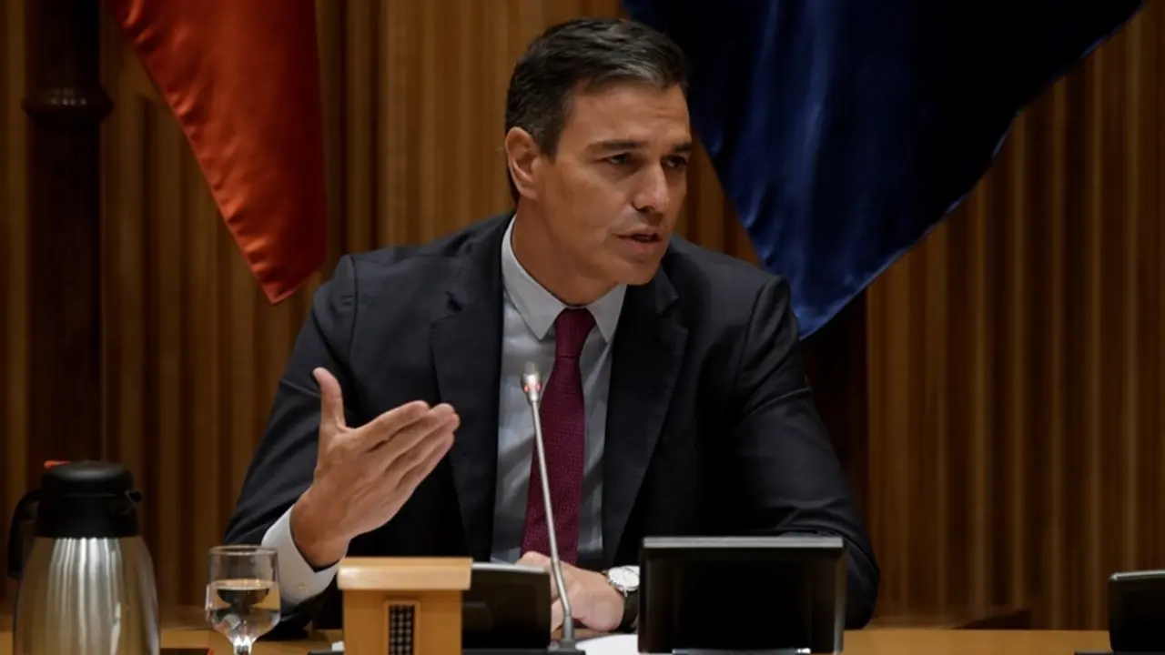 El secretario general del PSOE y presidente del Gobierno, Pedro S&aacute;nchez, interviene en la reuni&oacute;n interparlamentaria del Grupo Parlamentario Socialista en el Congreso de los Diputados.