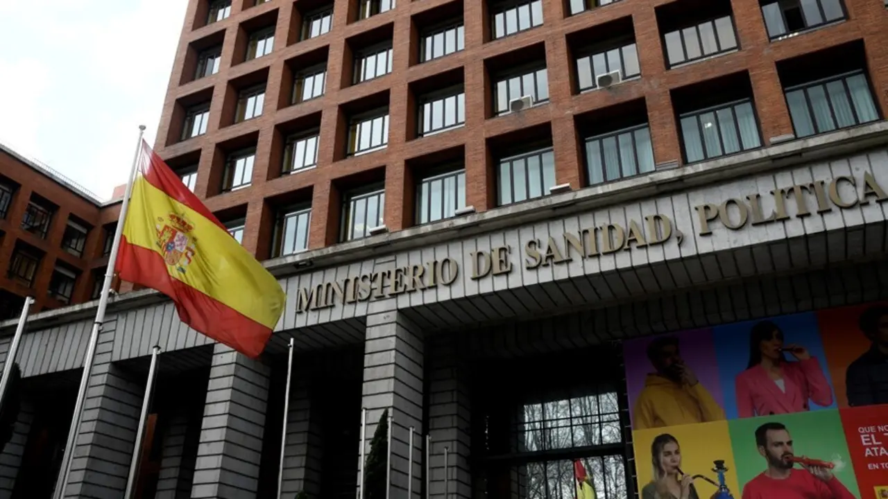 Archivo - Edificio del Ministerio de Sanidad, Pol&iacute;tica Social e Igualdad ubicado en el Paseo del Prado, en Madrid (Espa&ntilde;a), a 2 de marzo de 2020.