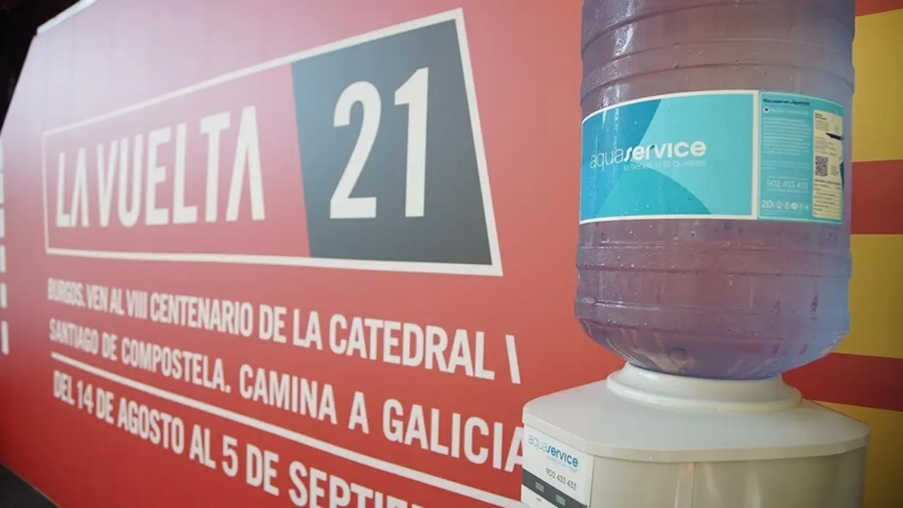La Vuelta Ciclista 2021 y Aquaservice evitan el consumo de m&aacute;s de 190.000 botellas de pl&aacute;stico de un solo uso