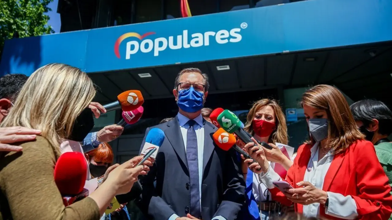 Archivo - El portavoz del PP en el Senado, Javier Maroto, ofrece declaraciones a los medios frente a la sede del partido en la calle G&eacute;nova, antes de participar en el Comit&eacute; Ejecutivo Nacional, a 5 de mayo de 2021, en Madrid, (Espa&ntilde;a). 