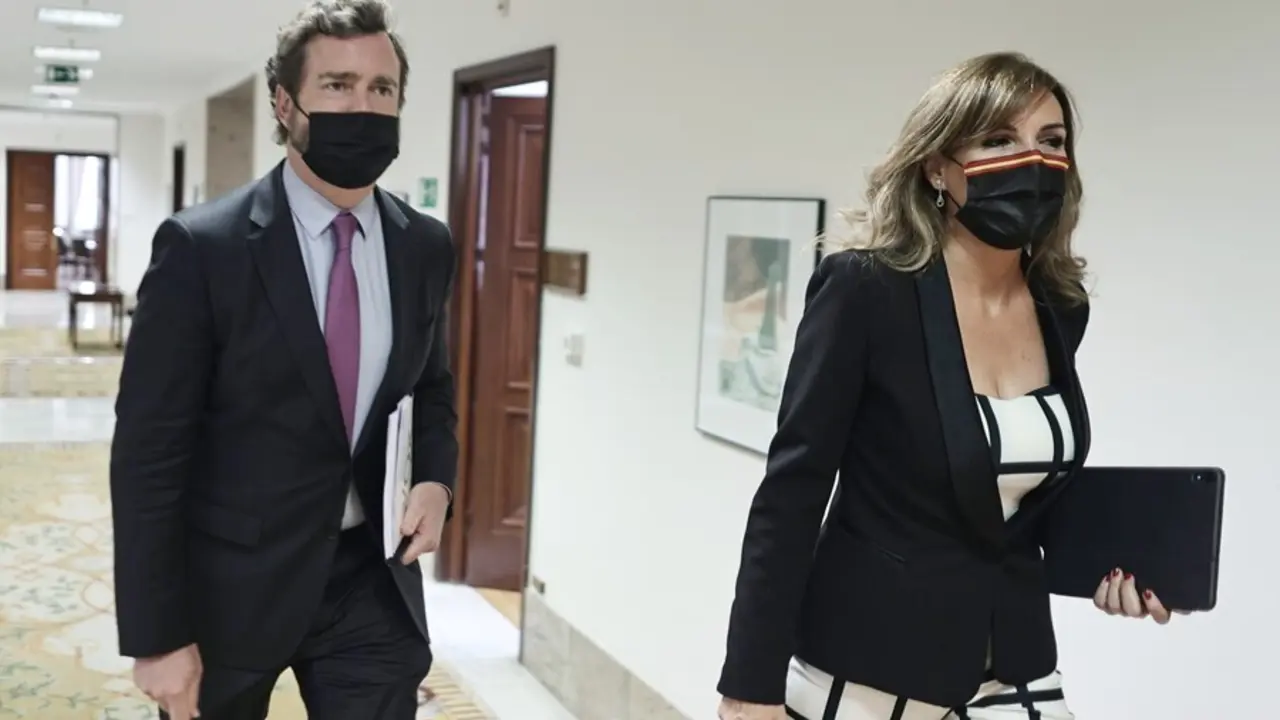 Archivo - El portavoz de Vox en el Congreso, Iv&aacute;n Espinosa de los Monteros, y la diputada Patricia Rueda