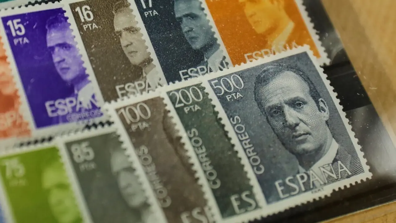 Archivo - Sellos con el rostro del Rey em&eacute;rito Juan Carlos I