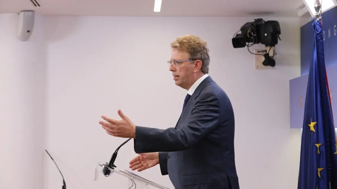 El portavoz parlamentario del PDeCAT, Ferr&aacute;n Bel, ofrece una rueda de prensa en el Congreso de los Diputados.