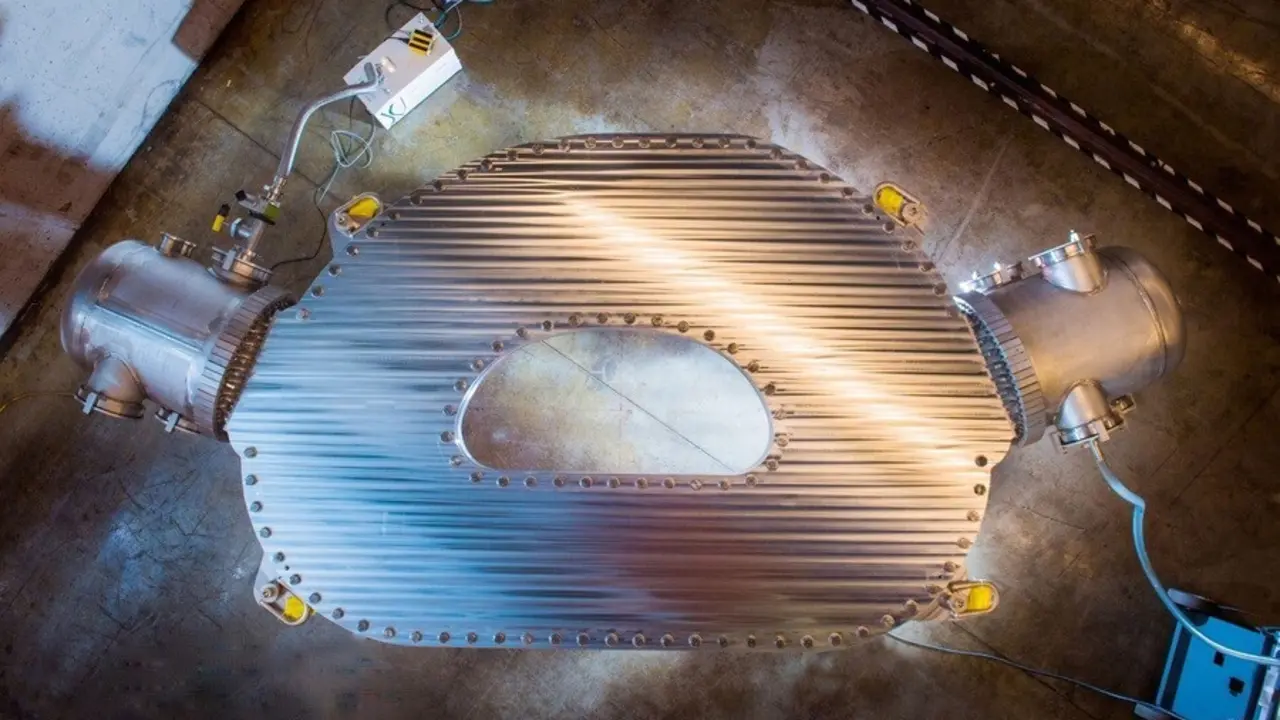 Aspecto del im&aacute;n superconductor de alta temperatura de gran calibre y escala completa,