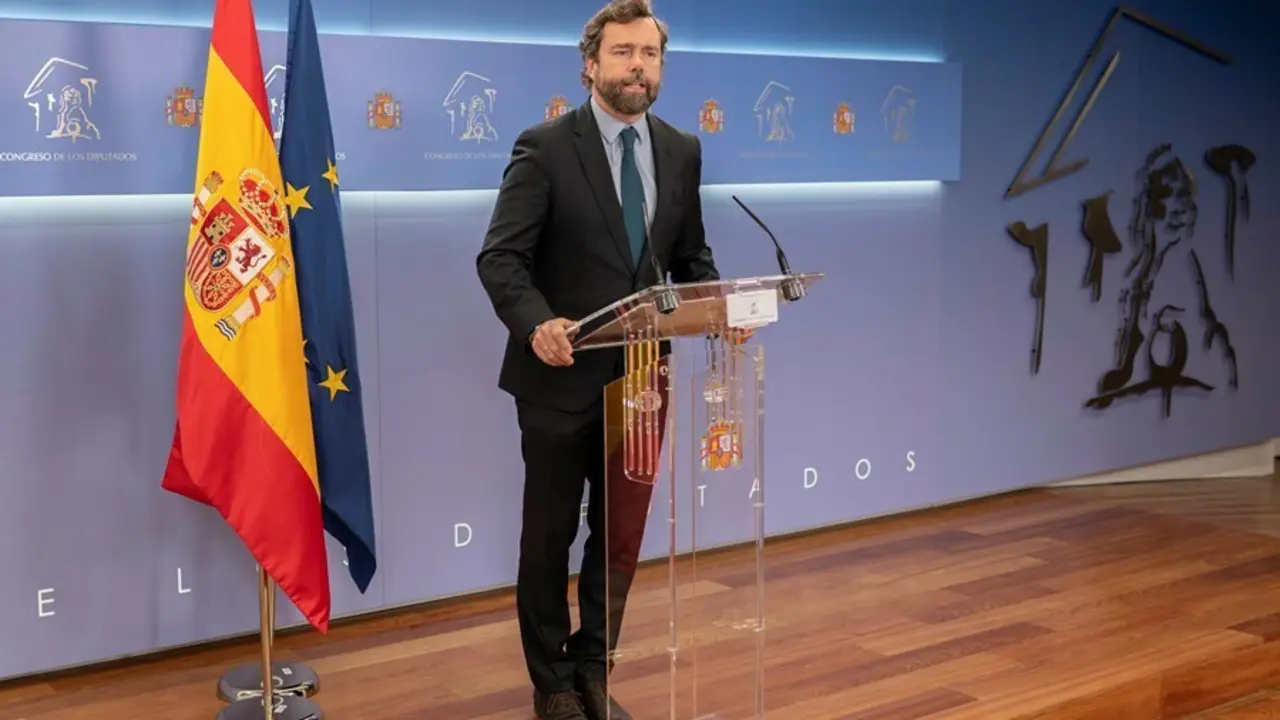 Archivo - El portavoz parlamentario de Vox, Iv&aacute;n Espinosa de los Monteros, interviene en una rueda de prensa de Portavoces
