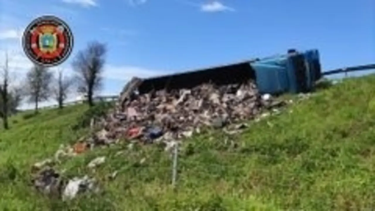 Cambi&oacute;n accidentado en la autov&iacute;a