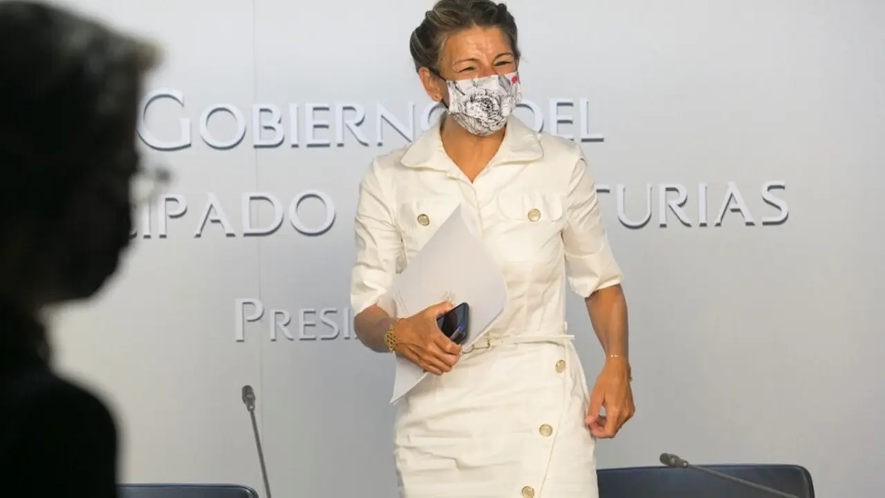 La vicepresidenta segunda y ministra de Trabajo y Econom&iacute;a Social, Yolanda D&iacute;az, a su llegada a una rueda de prensa en la sede del Principado en Oviedo, a 6 de septiembre de 2021, en Oviedo, Asturias, (Espa&ntilde;a). 