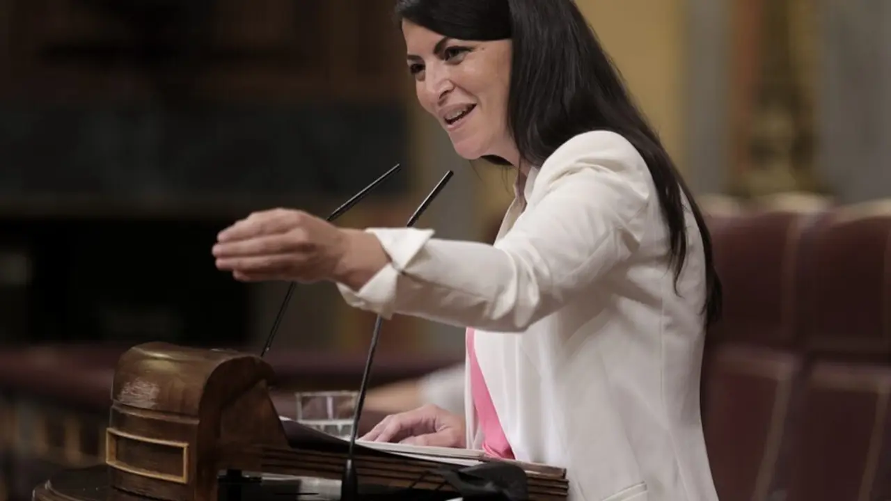 Archivo - La secretaria general del Grupo Parlamentario Vox en el Congreso, Macarena Olona, interviene en una sesi&oacute;n plenaria en el Congreso 