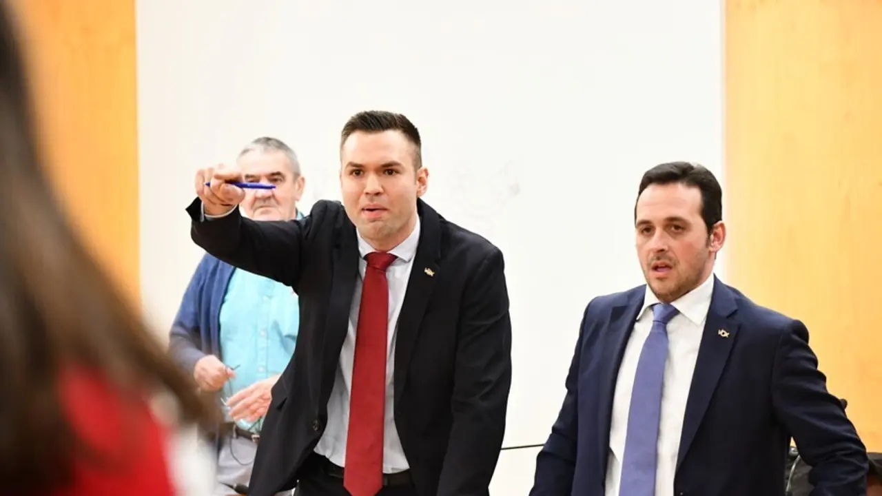 Archivo - Imagen de archivo de Carlos Verdejo, de Vox en Ceuta, durante una sesi&oacute;n de la Asamblea de Ceuta en enero de 2020
