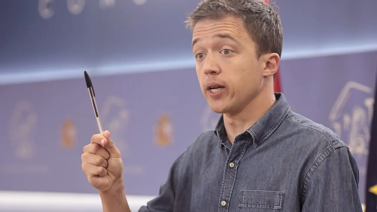 Archivo - El l&iacute;der de M&aacute;s Pa&iacute;s, &Iacute;&ntilde;igo Errej&oacute;n, interviene en una rueda de prensa anterior a una Junta de Portavoces, a 15 de junio de 2021, en la Sala Constitucional del Congreso de los Diputados, a 15 de junio de 2021, en Madrid, (Espa&ntilde;a).