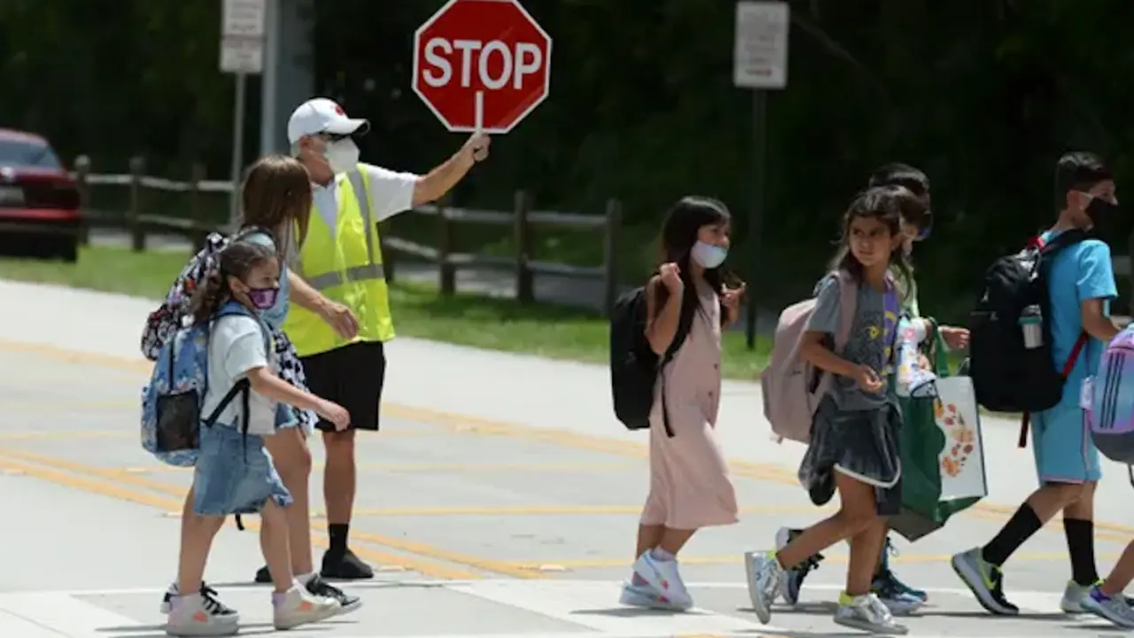 La tasa semanal de infecciones entre los ni&ntilde;os a finales de agosto fue m&aacute;s alta que en cualquier otro momento desde que comenz&oacute; la pandemia. Fotograf&iacute;a: Larry Marano/Rex/Shutterstock