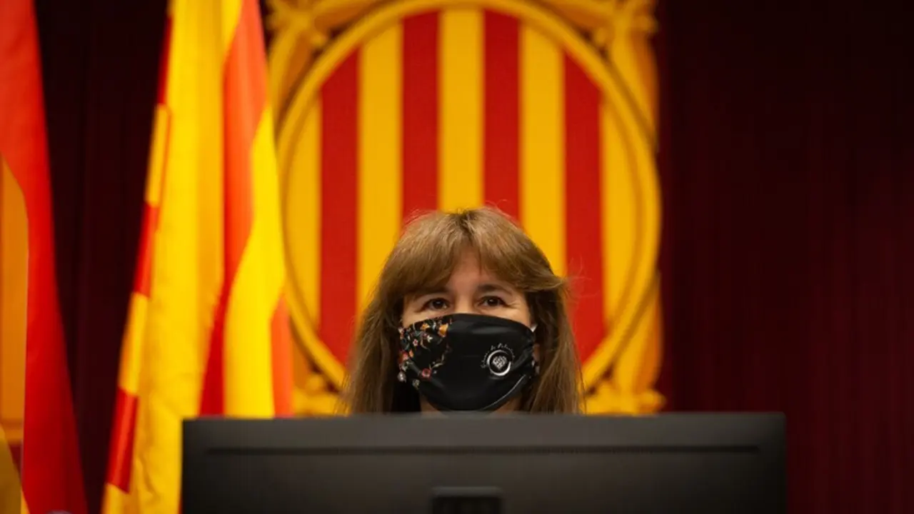 Archivo - La presidenta del Parlament, Laura Borr&agrave;s, interviene durante un Pleno en el Parlament de Catalunya, a 22 de julio de 2021, en Barcelona, Catalunya (Espa&ntilde;a). La sesi&oacute;n de hoy es una continuaci&oacute;n de las de ayer y el martes 20. En el pleno de este