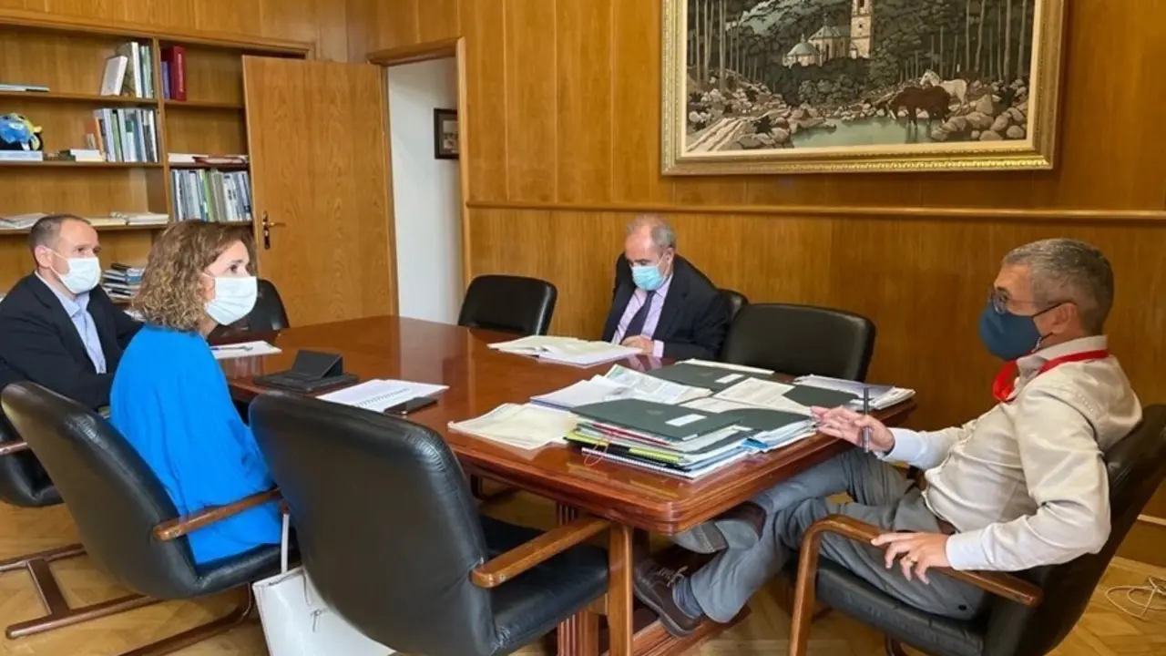 Olga Garc&iacute;a en la reuni&oacute;n con Hugo Mor&aacute;n.