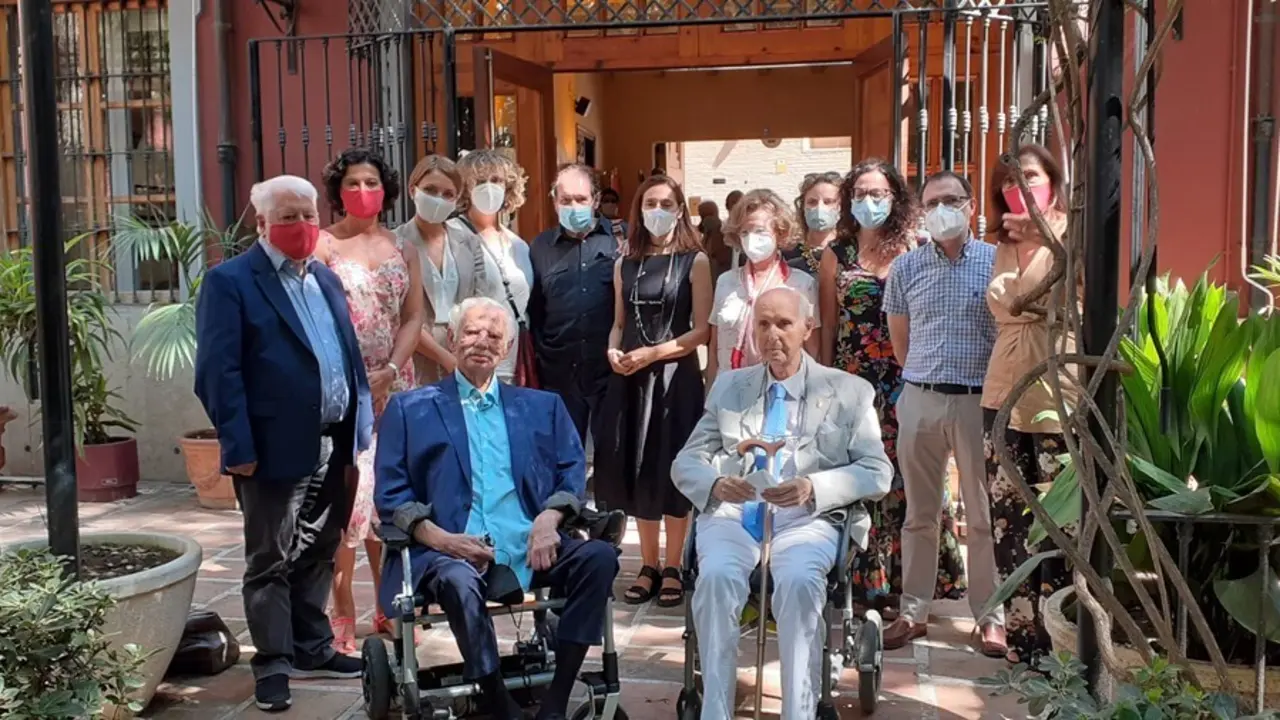 Llu&iacute;s Miquel Campos recibe la Medalla del CVC